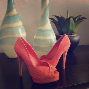 Coral suede platform pumps